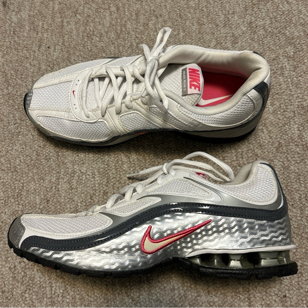 Nike Women's Reax Run 5 Running Shoes White Metallic Silver Dark Grey Size 9.5